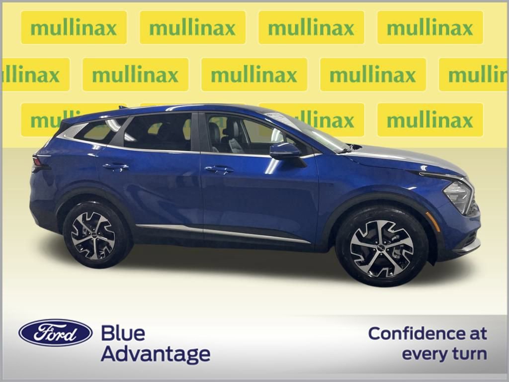 Used 2023 Kia Sportage EX image 2