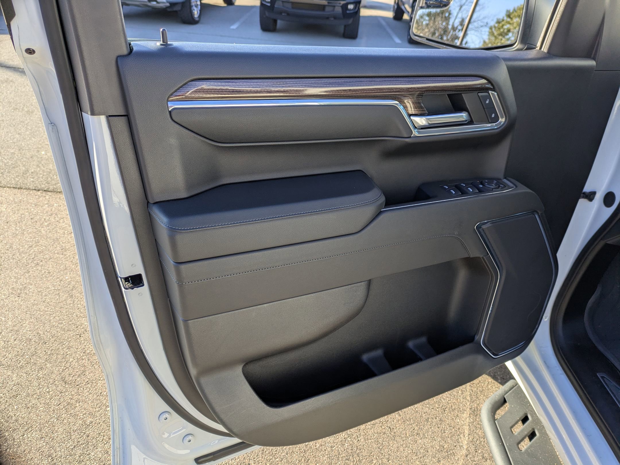 Used 2024 Chevrolet Silverado 1500 LT image 15