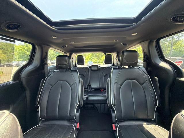Used 2025 Chrysler Pacifica Limited FWD image 29