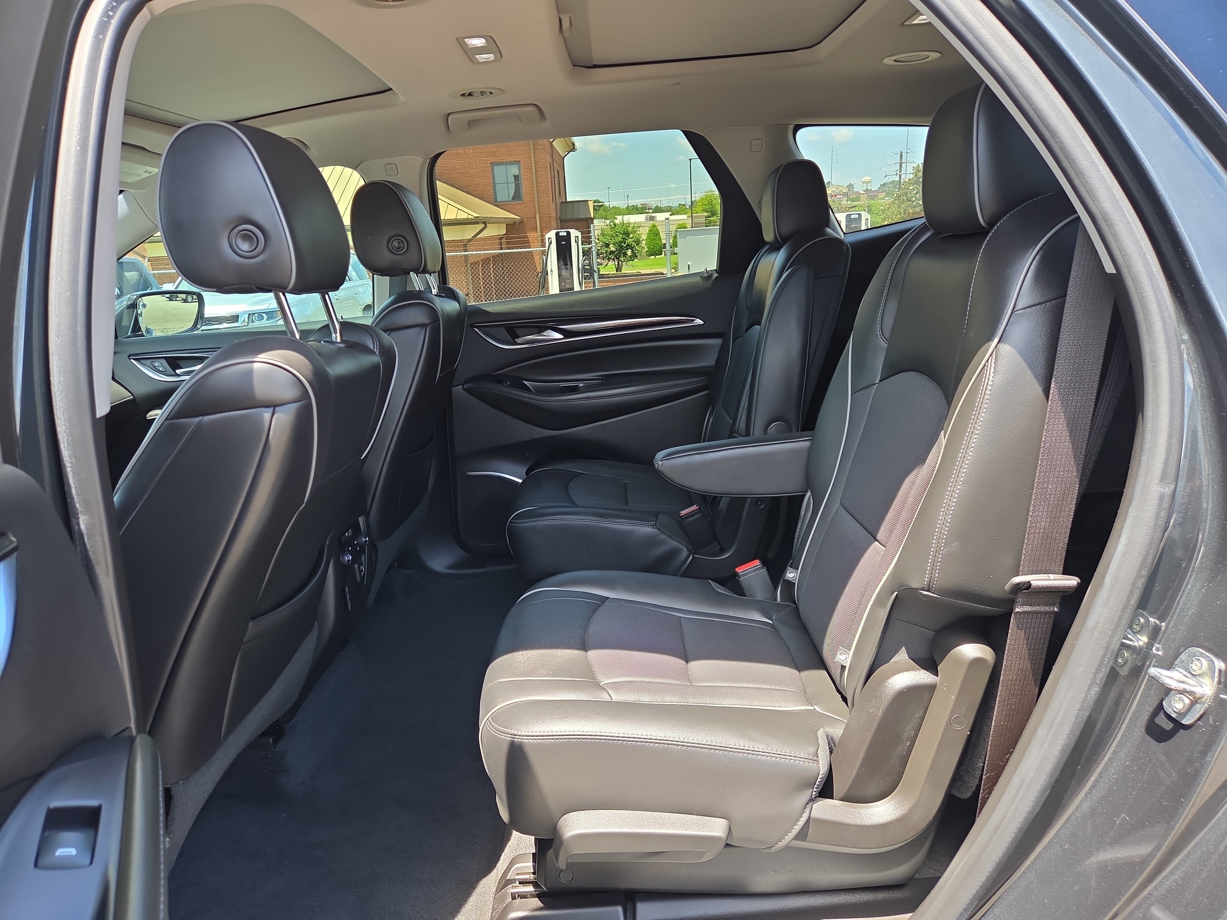 Used 2021 Buick Enclave Avenir w/ Avenir Technology Package FWD image 11