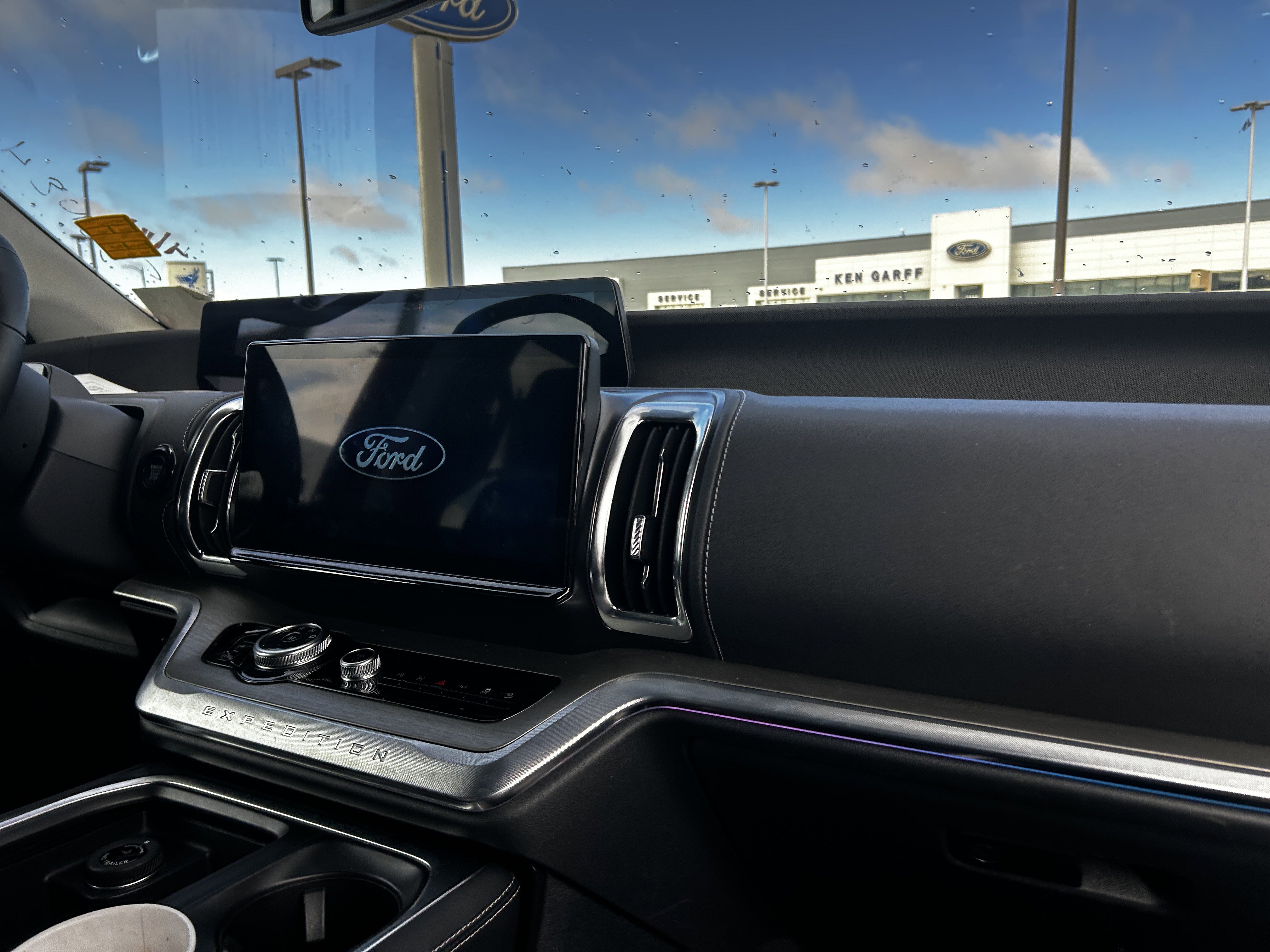 Certified 2025 Ford Expedition Platinum AWD/4WD image 15