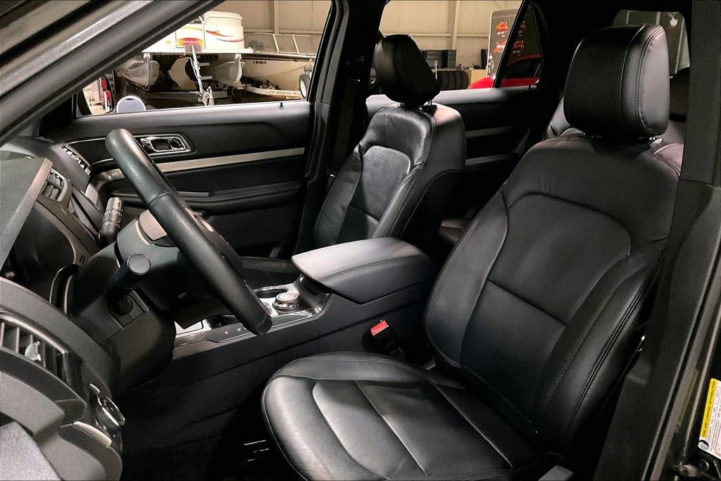 Certified 2018 Ford Explorer XLT w/ Equipment Group 202A AWD/4WD image 24