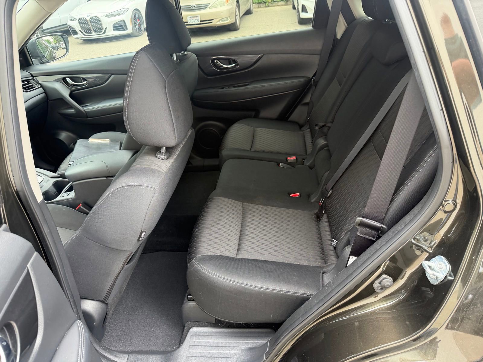 Used 2017 Nissan Rogue SV w/ SV Premium Package image 12