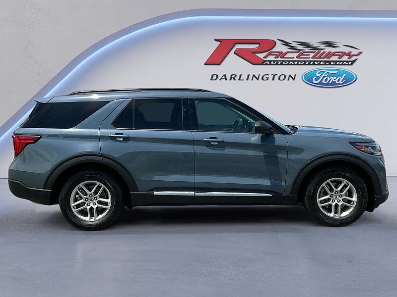 Certified 2025 Ford Explorer Active RWD image 3