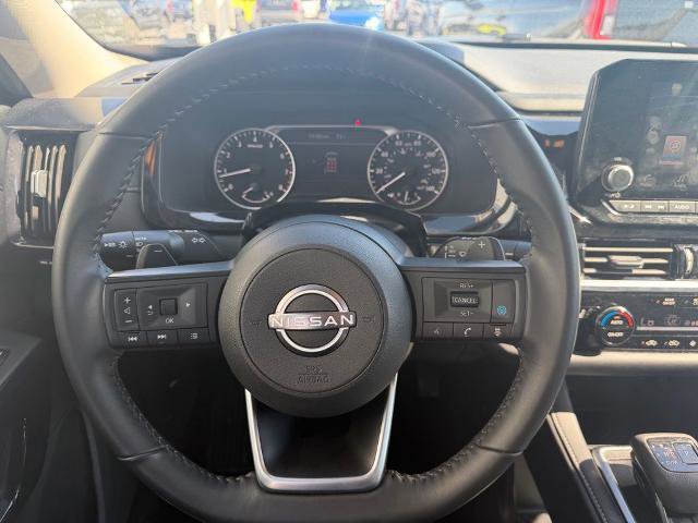 Used 2025 Nissan Pathfinder SV FWD image 16