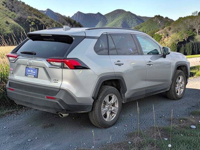 Used 2025 Toyota RAV4 XLE AWD/4WD image 5