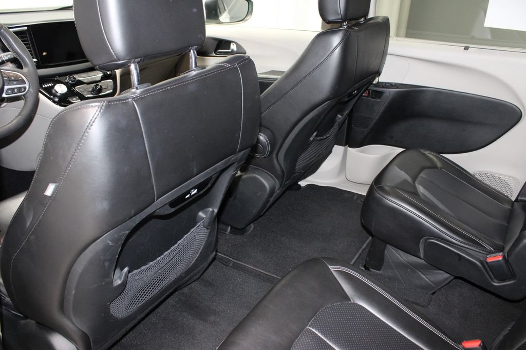 Used 2023 Chrysler Pacifica Touring-L FWD image 21