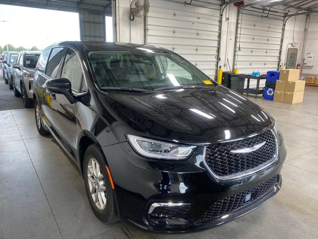 Used 2024 Chrysler Pacifica Touring-L