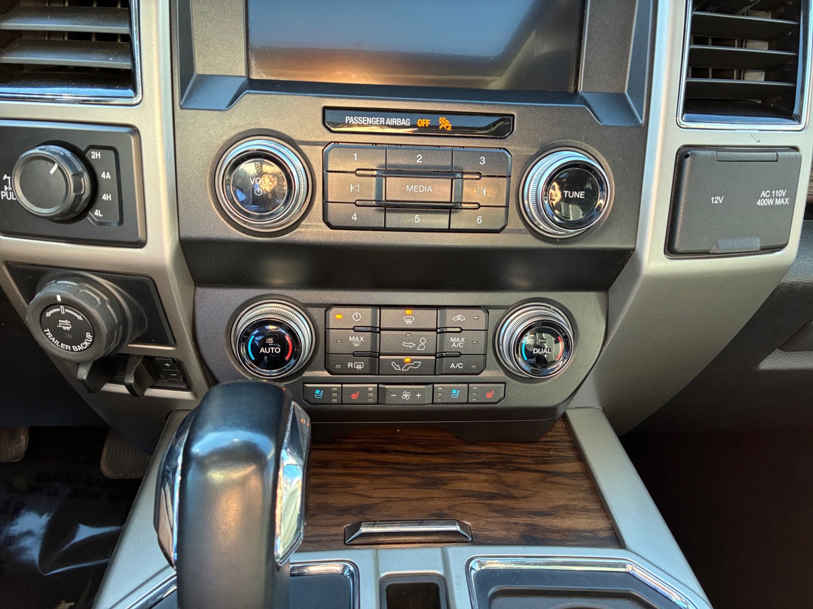 Certified 2019 Ford F150 Lariat w/ Equipment Group 502A Luxury image 31