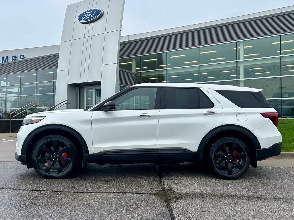 Certified 2022 Ford Explorer ST w/ Equipment Group 401A AWD/4WD image 3