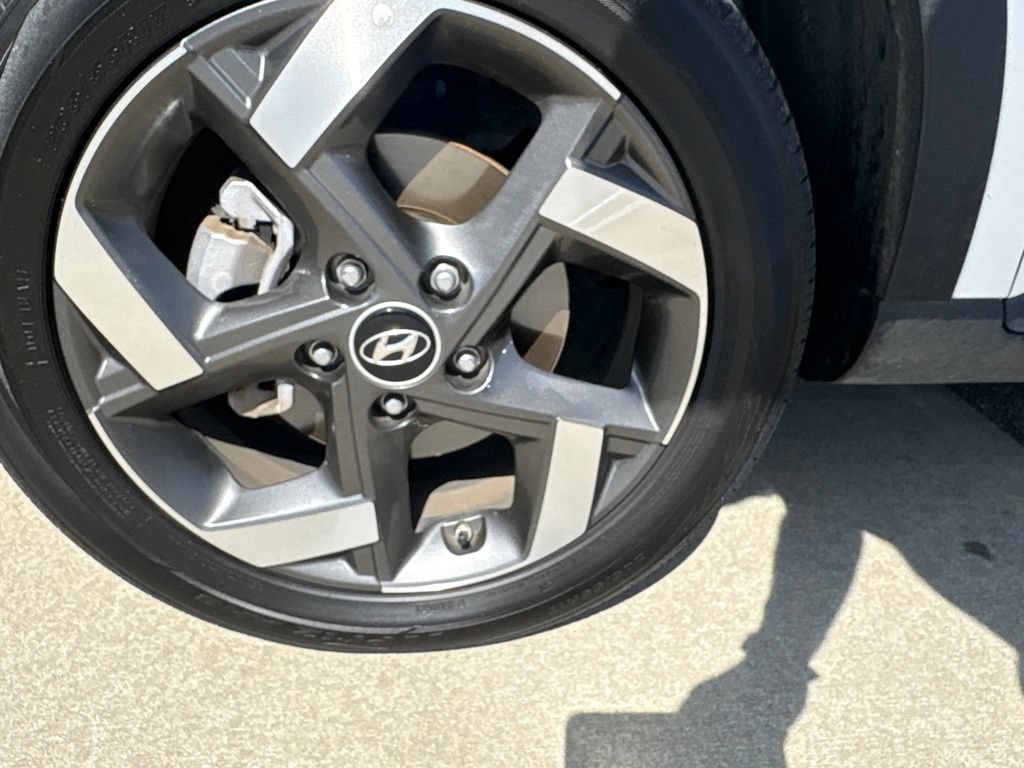 Used 2025 Hyundai Venue SEL FWD image 11