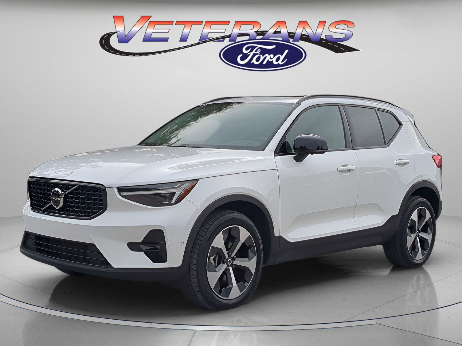 Used 2026 Volvo XC40 B5 Plus AWD/4WD image 1