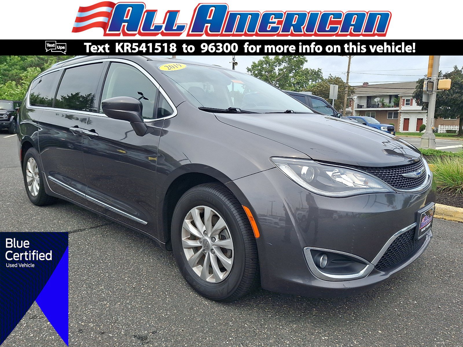 Used 2019 Chrysler Pacifica Touring-L FWD image 1