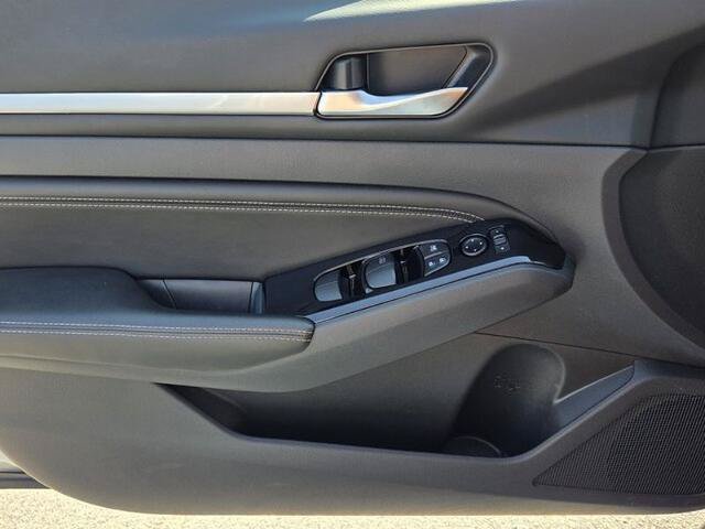 Used 2023 Nissan Altima 2.5 SV w/ SV Premium Package FWD image 29