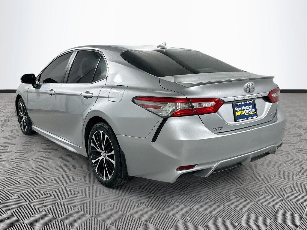 Used 2019 Toyota Camry SE w/ Convenience Package FWD image 8