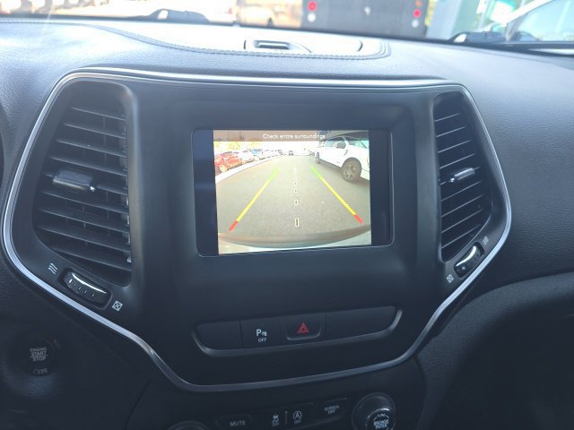 Used 2019 Jeep Cherokee Latitude Plus w/ Comfort/Convenience Group AWD/4WD image 21