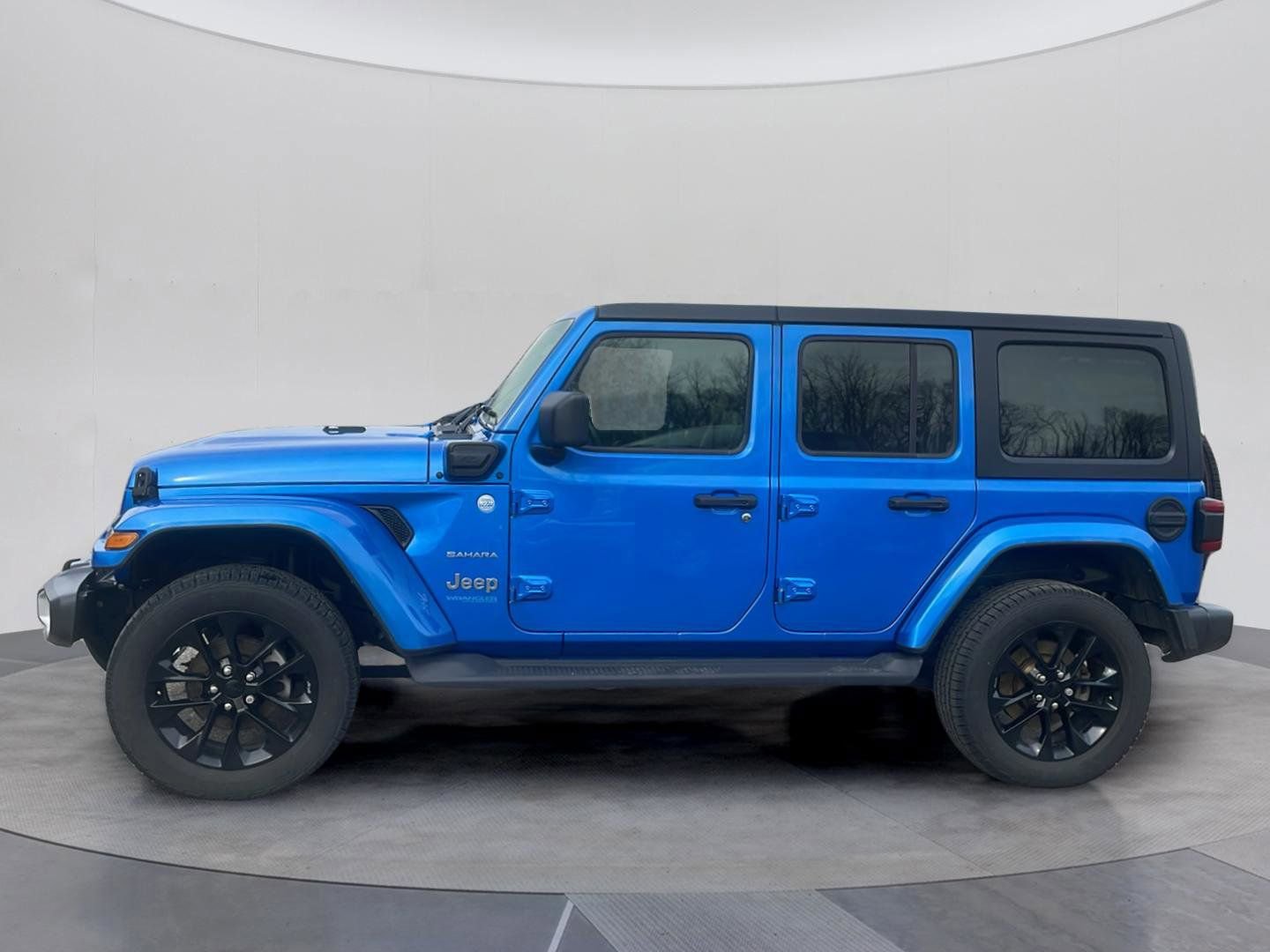Used 2021 Jeep Wrangler Unlimited Sahara w/ Cold Weather Group AWD/4WD image 2