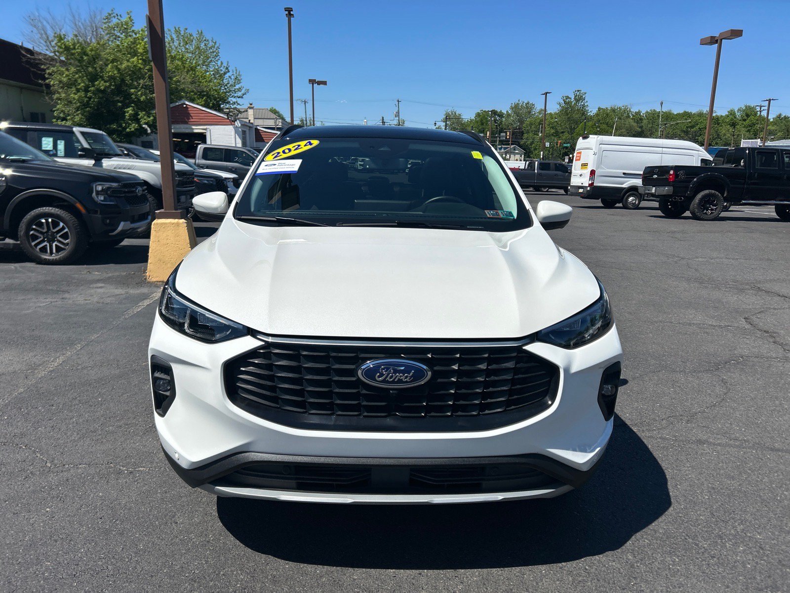 Certified 2024 Ford Escape Platinum w/ Class II Trailer Tow Package AWD/4WD image 24