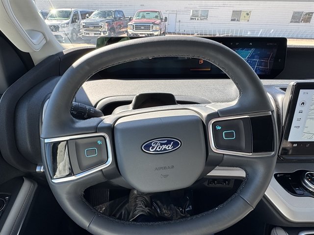 Certified 2025 Ford Expedition Active AWD/4WD image 9