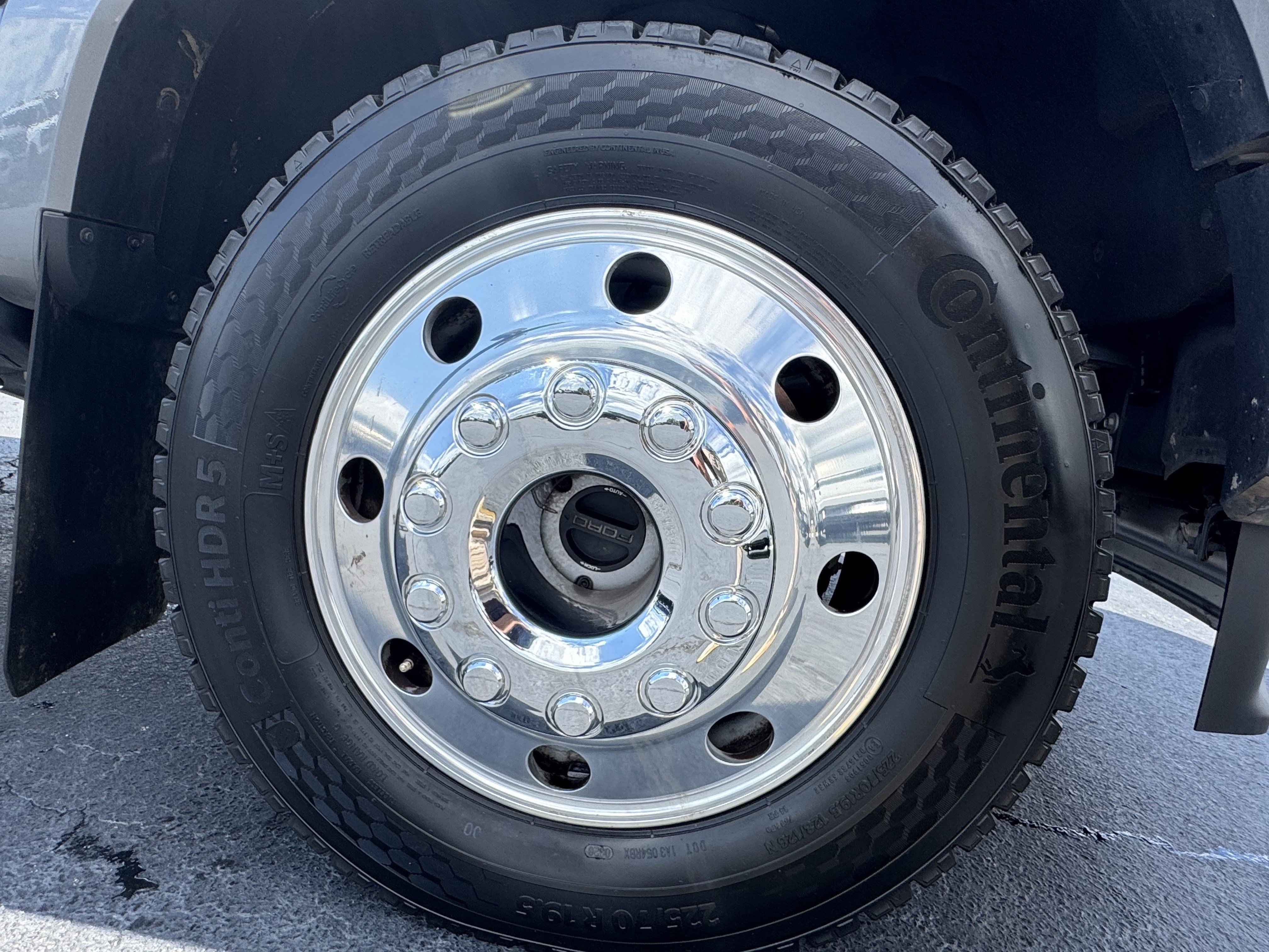 Certified 2025 Ford F450 Platinum w/ FX4 Off-Road Package AWD/4WD image 15