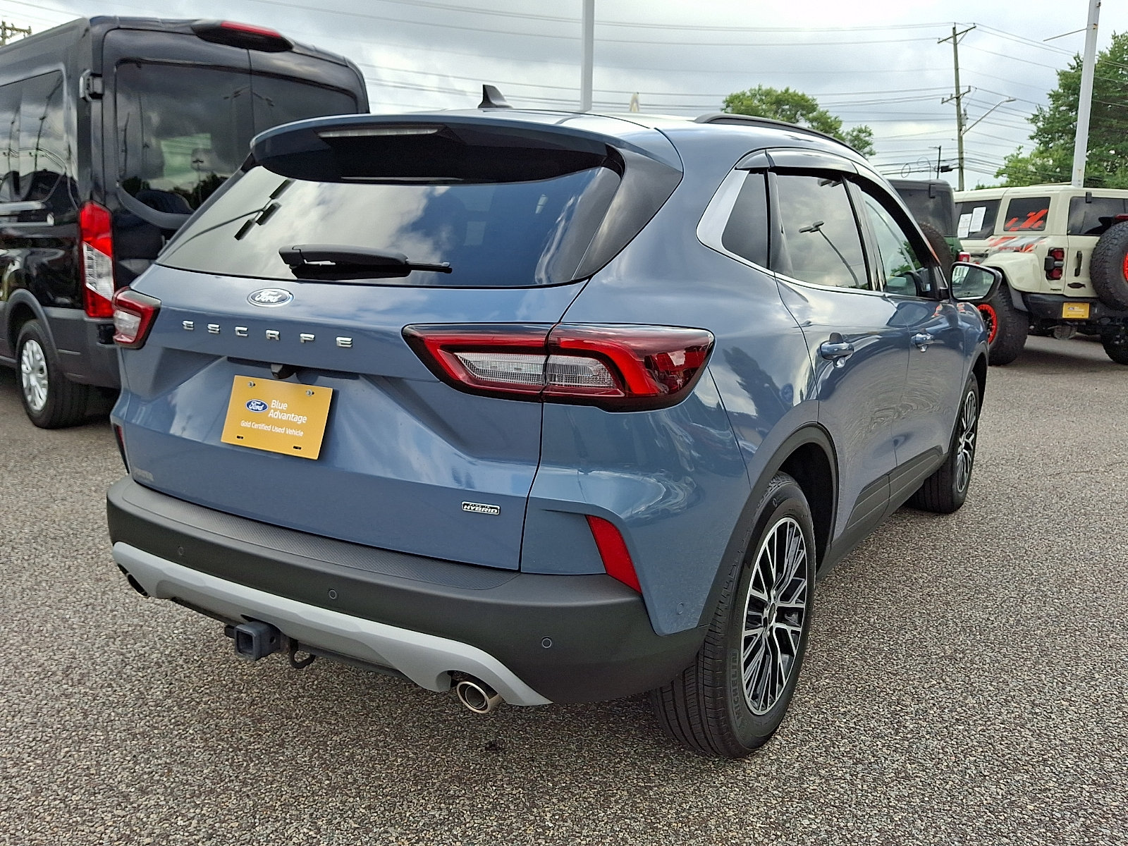 Certified 2023 Ford Escape SE w/ PHEV Premium Package FWD image 10