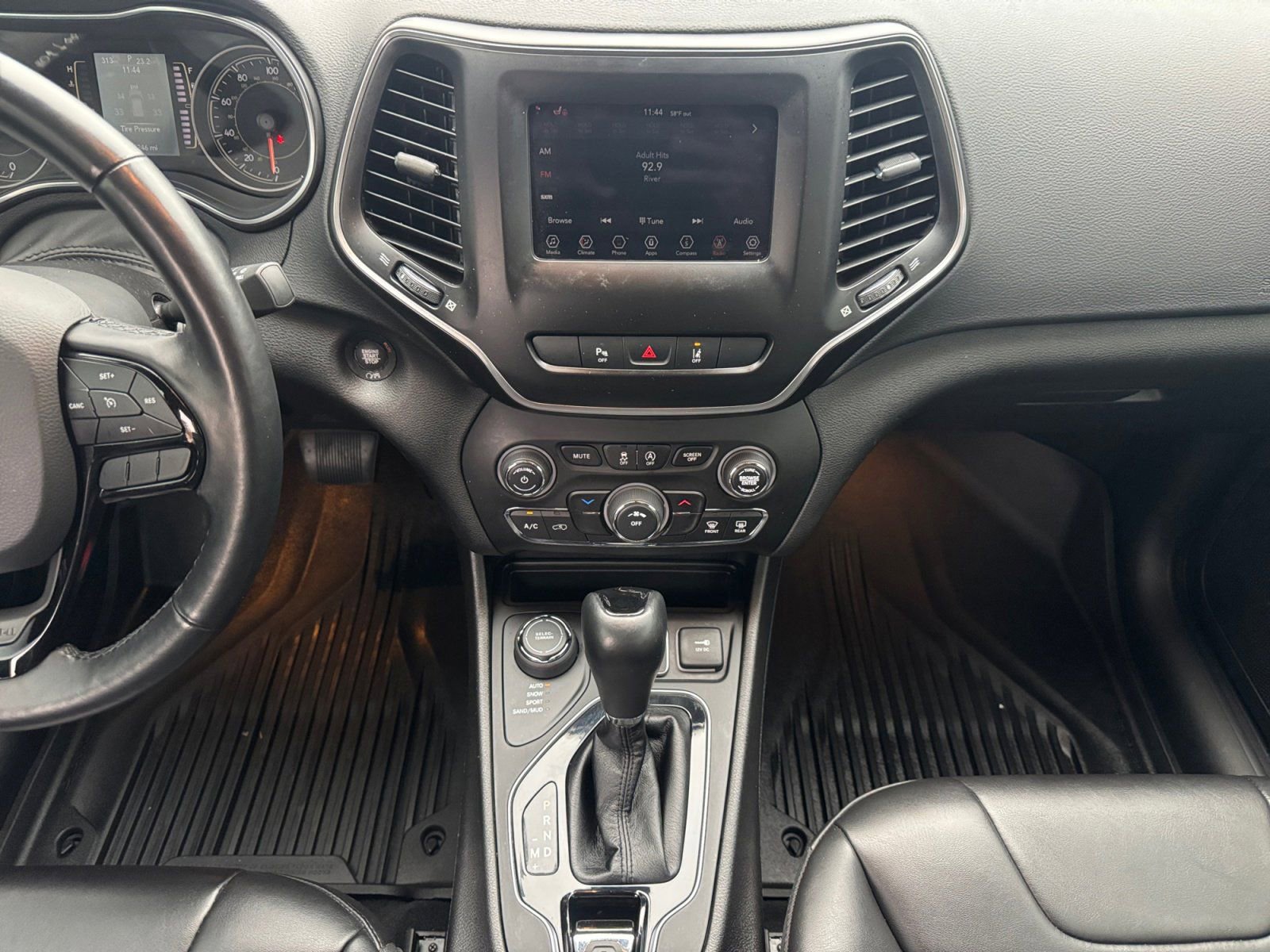 Used 2021 Jeep Cherokee Latitude Plus image 11