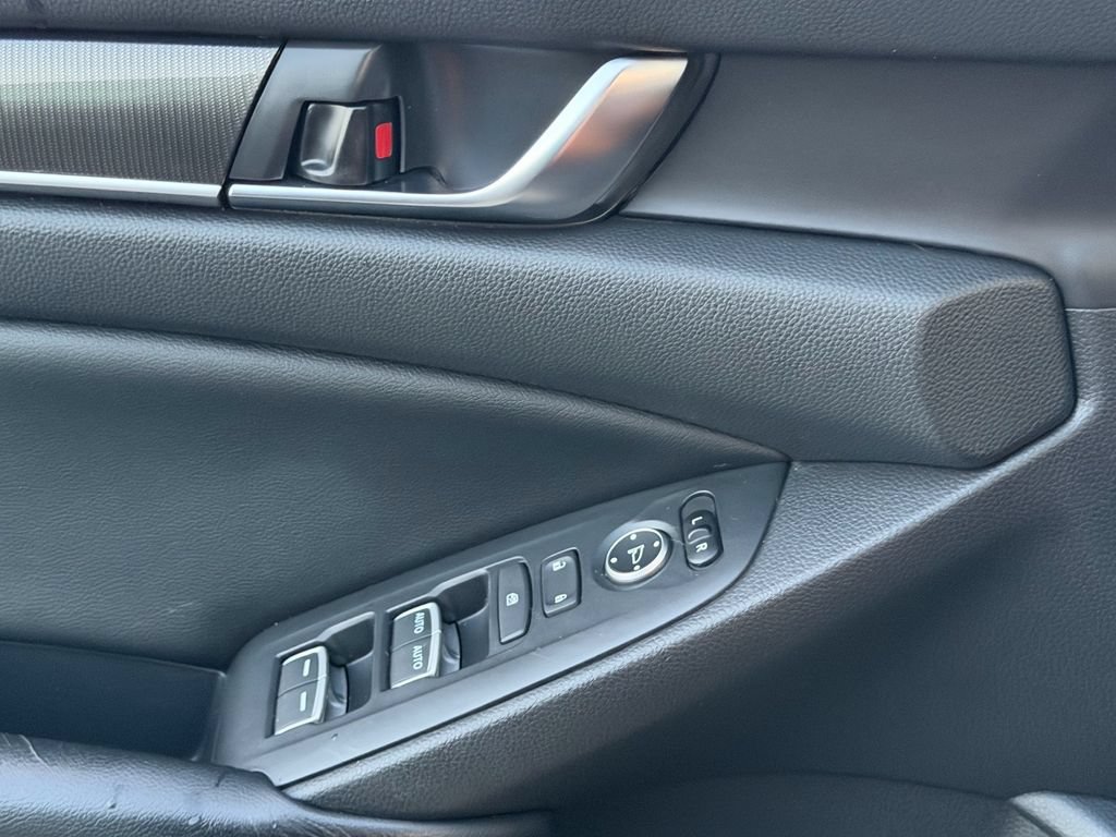 Used 2018 Honda Accord Sport image 27