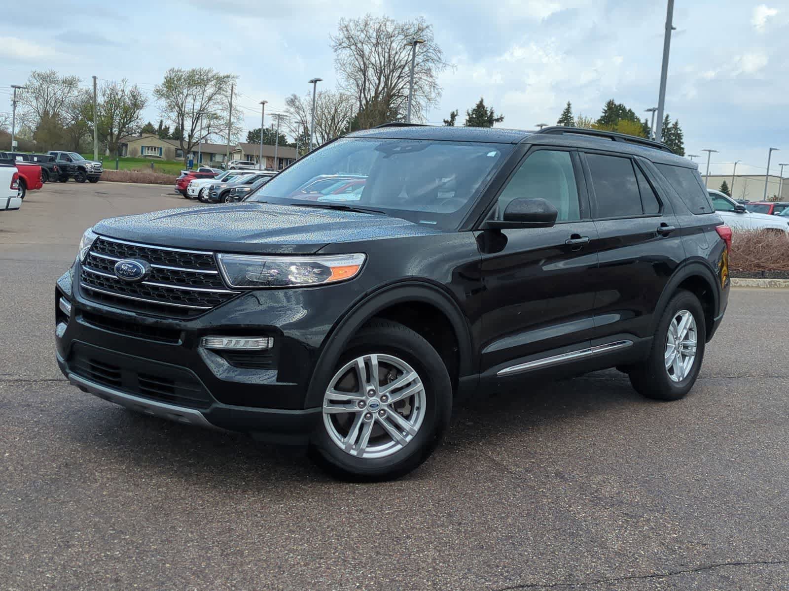 Certified 2023 Ford Explorer XLT w/ Equipment Group 202A AWD/4WD image 1