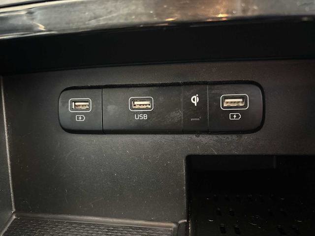 Used 2024 Kia Carnival EX image 35