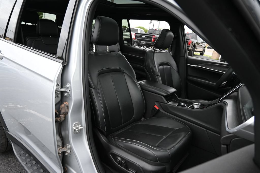 Used 2024 Jeep Grand Cherokee L Limited w/ Luxury Tech Group II AWD/4WD image 24