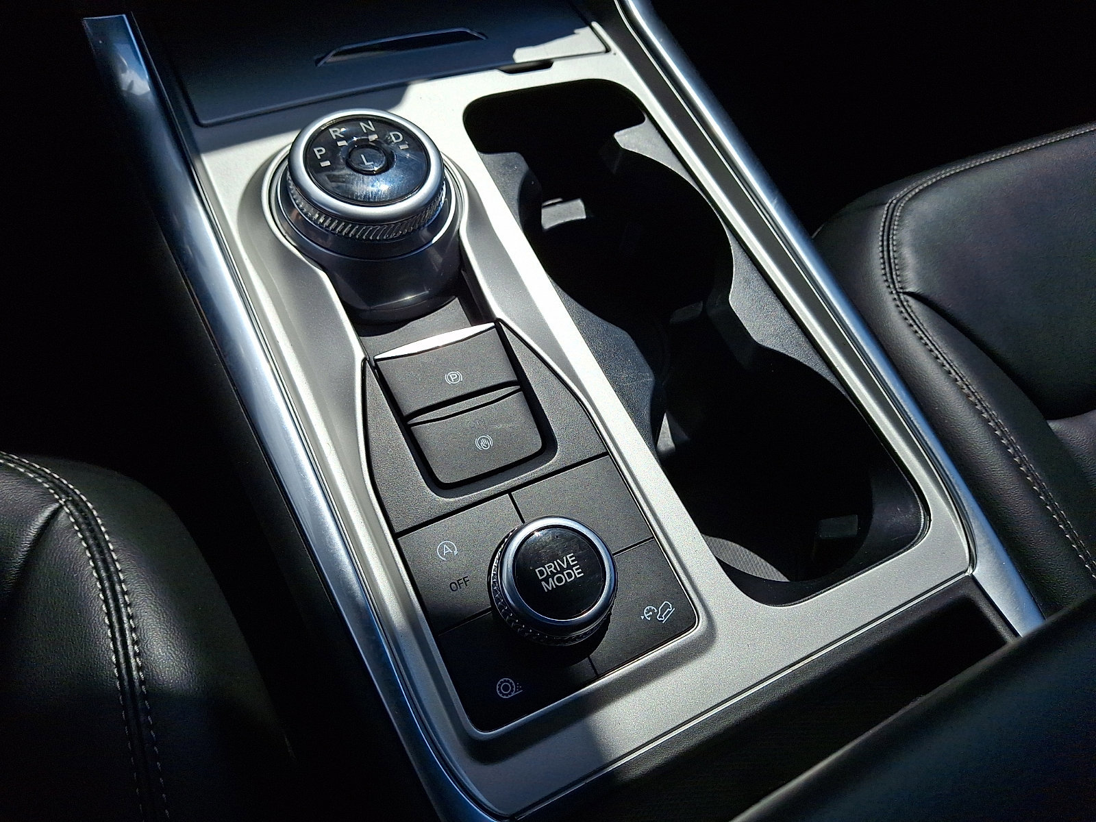 Certified 2024 Ford Explorer XLT w/ Equipment Group 202A image 19