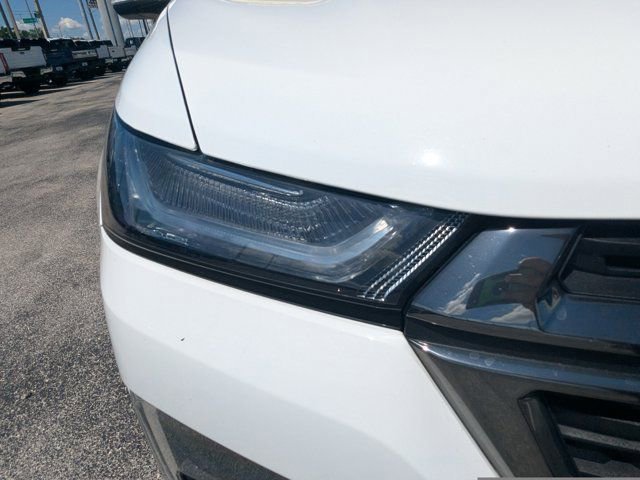 Used 2023 Chevrolet Traverse LT FWD image 13