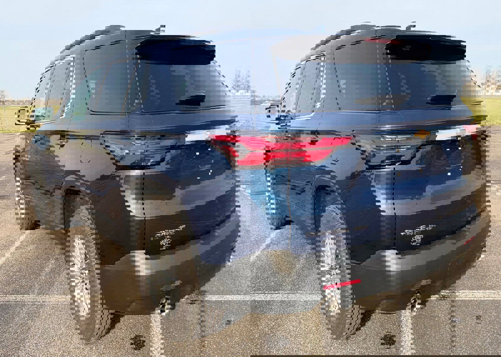 Used 2023 Chevrolet Traverse LT image 3