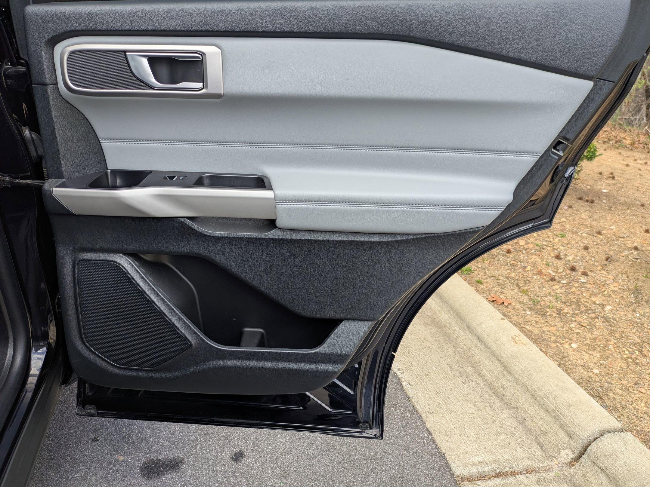 Certified 2024 Ford Explorer XLT w/ Equipment Group 202A image 33