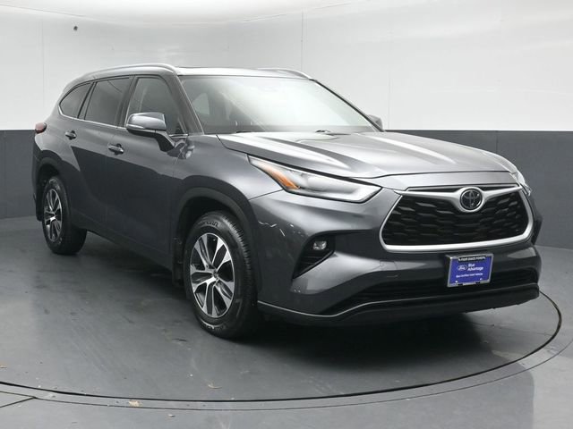 Used 2021 Toyota Highlander XLE image 19