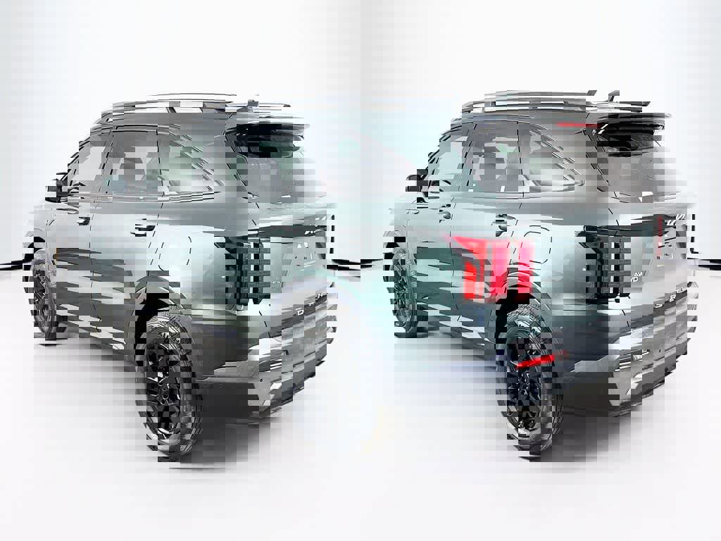 Used 2022 Kia Sorento S w/ Panoramic Sunroof Package image 3