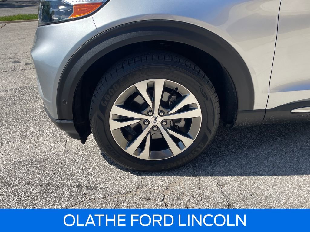 Certified 2020 Ford Explorer Platinum w/ Premium Technology Package AWD/4WD image 28