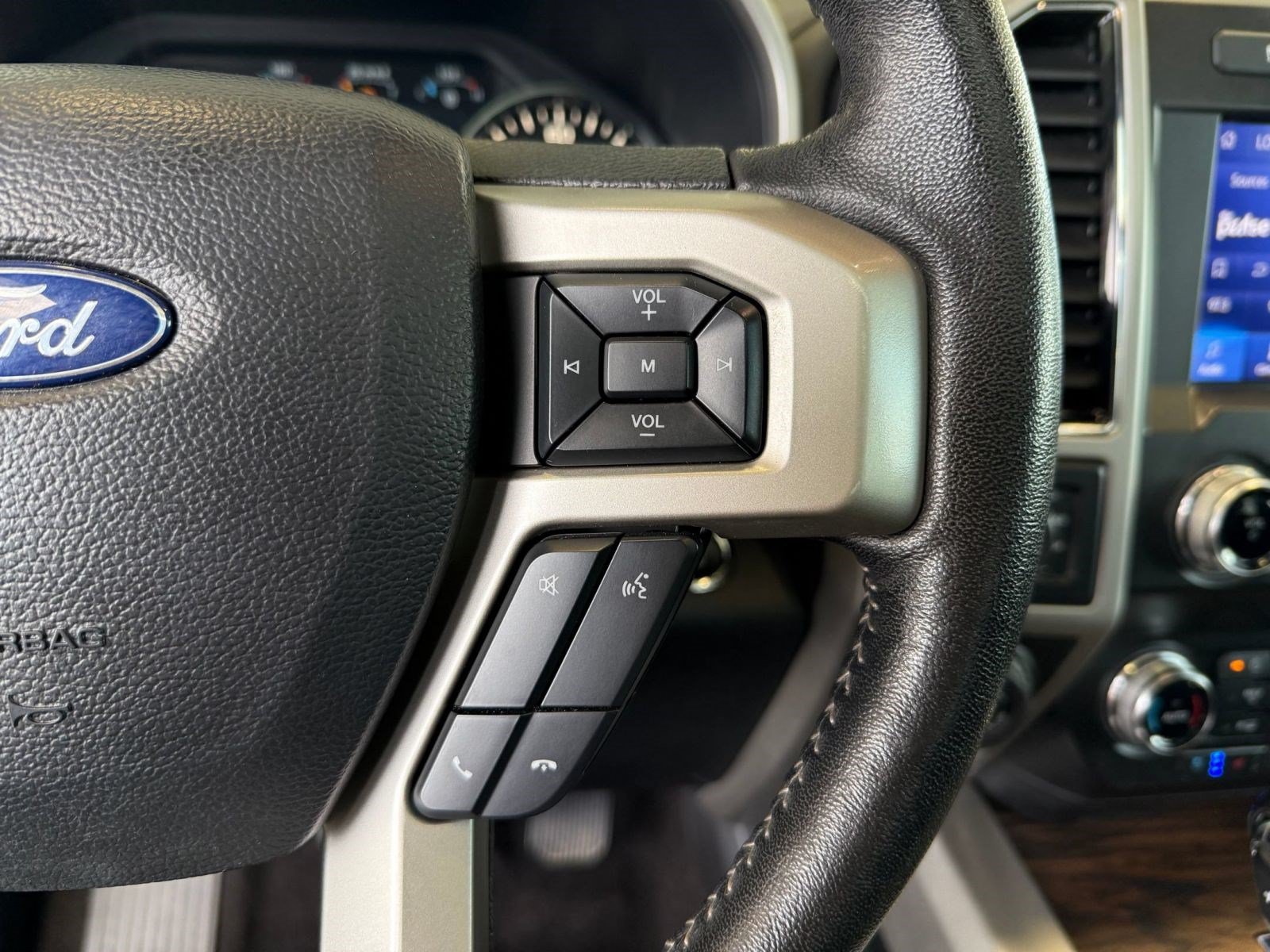 Certified 2019 Ford F150 Lariat w/ Equipment Group 502A Luxury AWD/4WD image 19