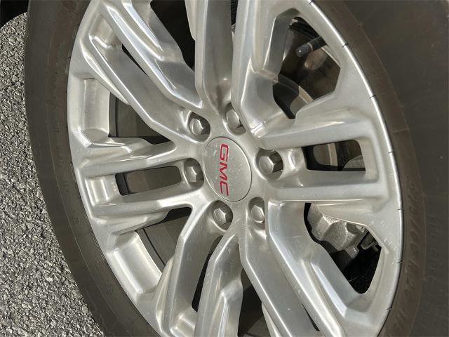 Used 2024 GMC Yukon SLT image 5