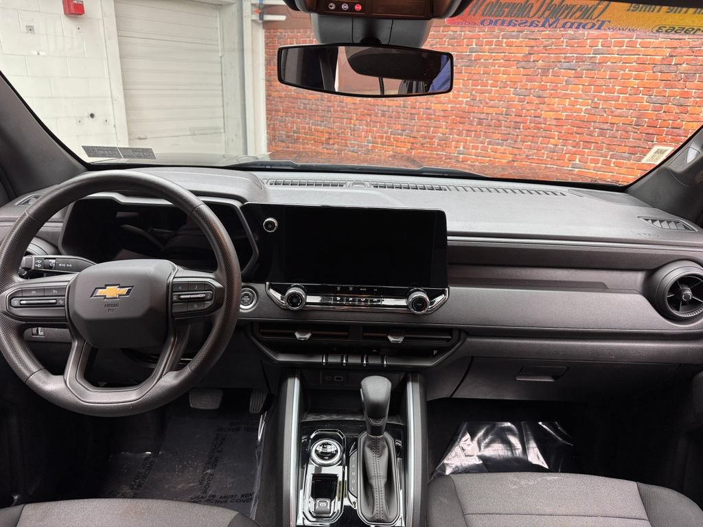 Used 2025 Chevrolet Colorado W/T AWD/4WD image 11
