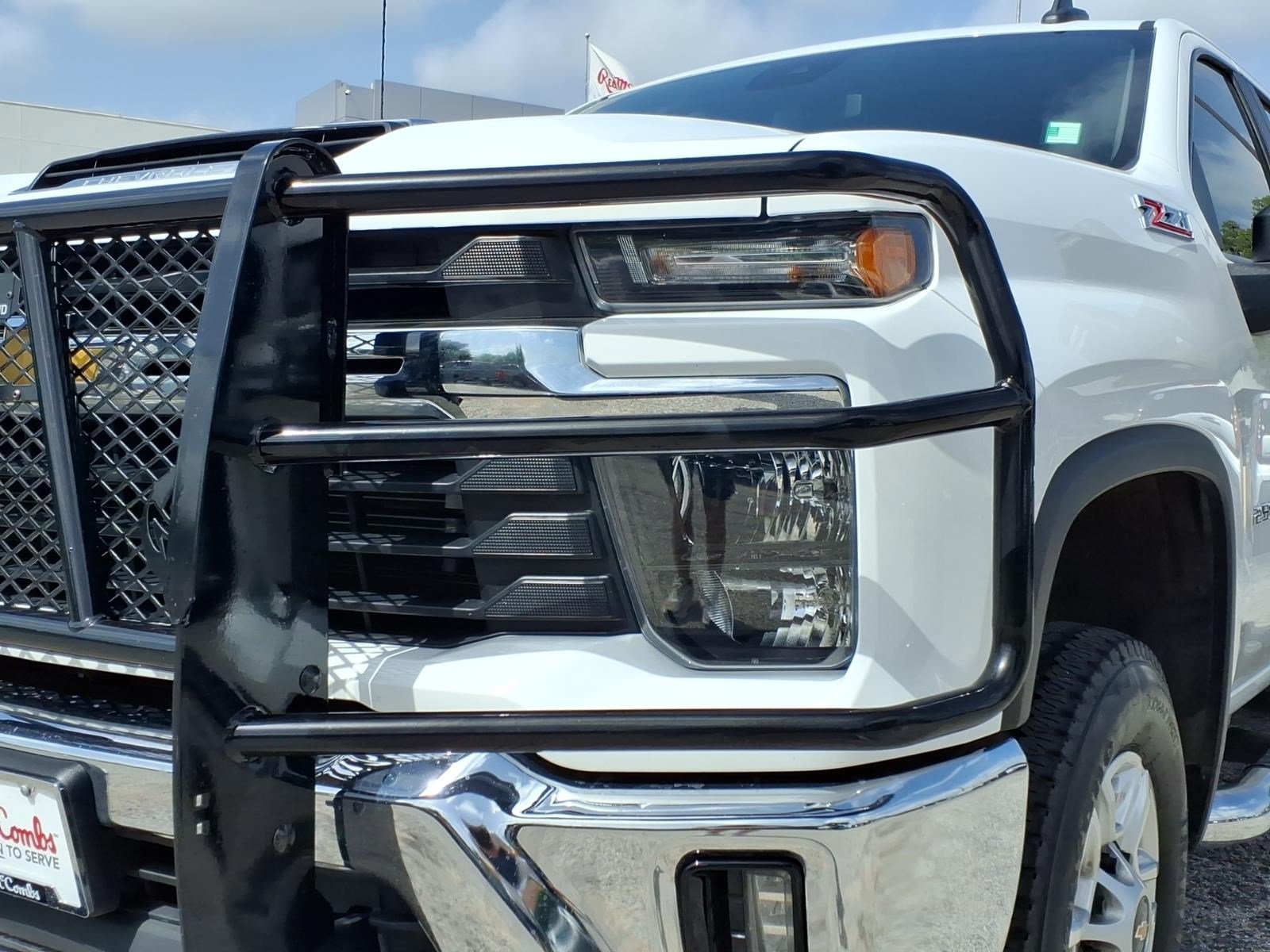 Used 2024 Chevrolet Silverado 2500 LT w/ Convenience Package AWD/4WD image 2
