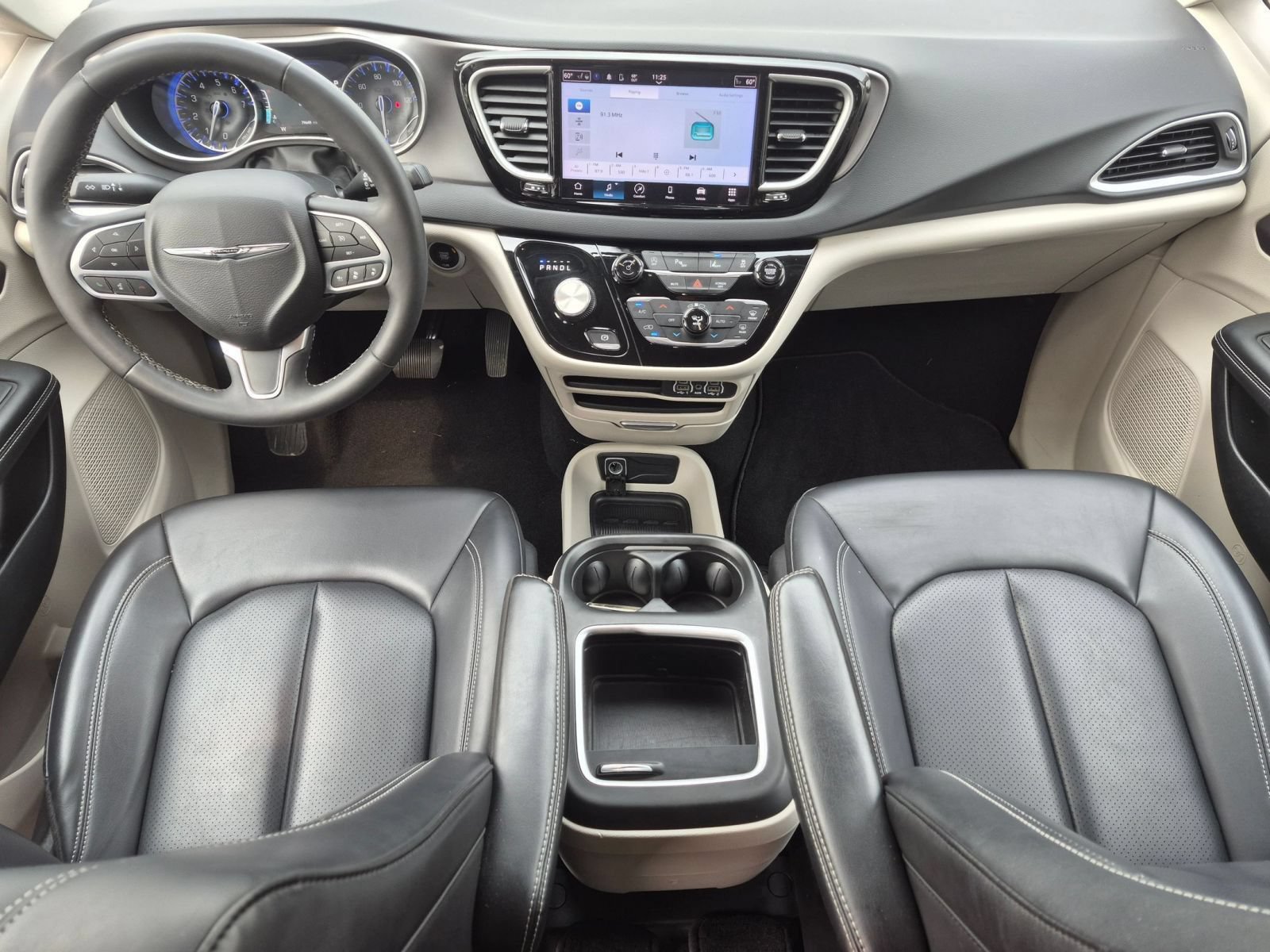 Used 2023 Chrysler Pacifica Touring-L FWD image 27