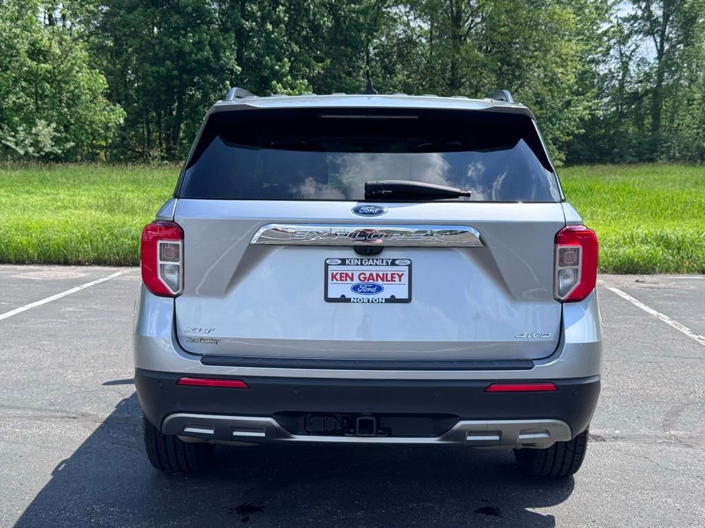 Certified 2022 Ford Explorer XLT w/ Equipment Group 202A AWD/4WD image 9