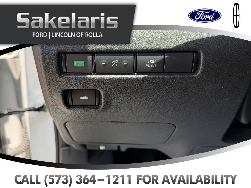 Used 2024 Nissan Sentra SV FWD image 14