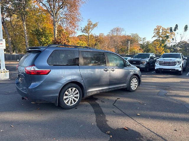 Used 2017 Toyota Sienna XLE AWD/4WD image 10