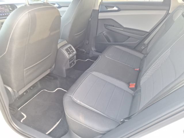 Used 2024 Volkswagen Taos SE AWD/4WD image 15