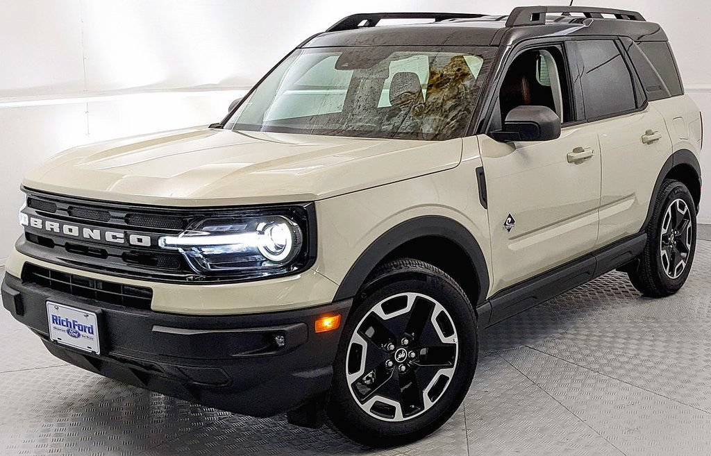 Certified 2024 Ford Bronco Sport Outer Banks AWD/4WD image 6