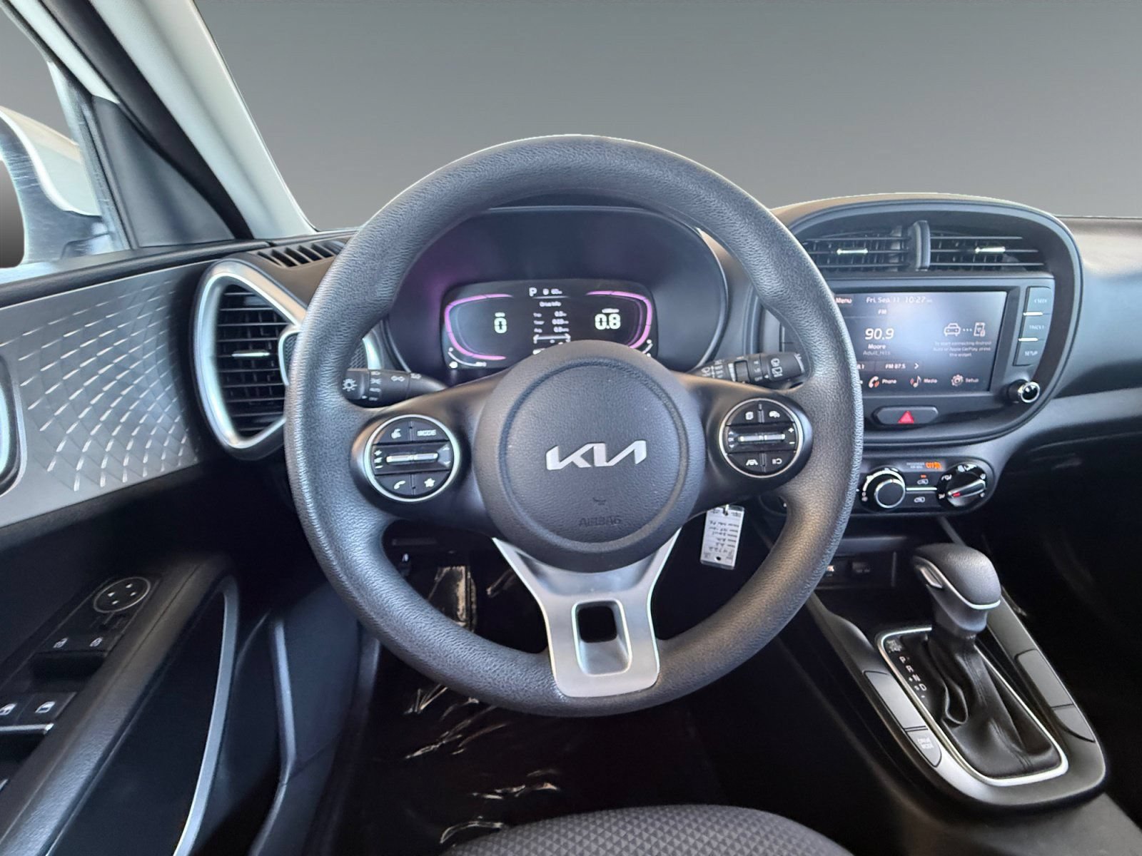Used 2025 Kia Soul LX w/ LX Technology Package FWD image 17