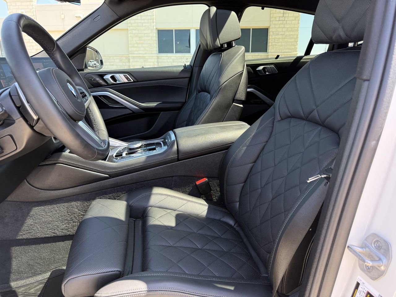 Used 2024 BMW X6 xDrive40i w/ Premium Package image 22