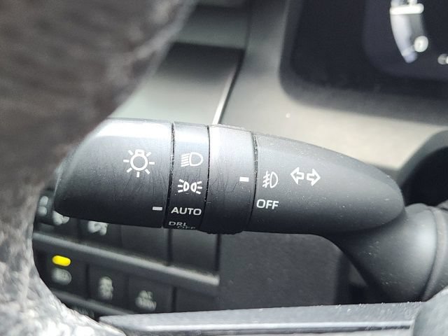 Used 2024 Toyota Tacoma TRD Off-Road w/ TRD Off Road Upgrade Package AWD/4WD image 32